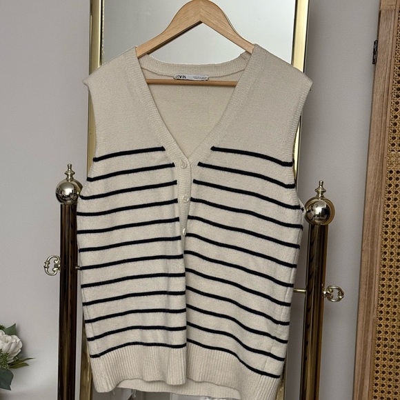 Zara Cream Black Striped Knit Cardigan
Sweater Vest. Size Small. - Picture 3 of 5